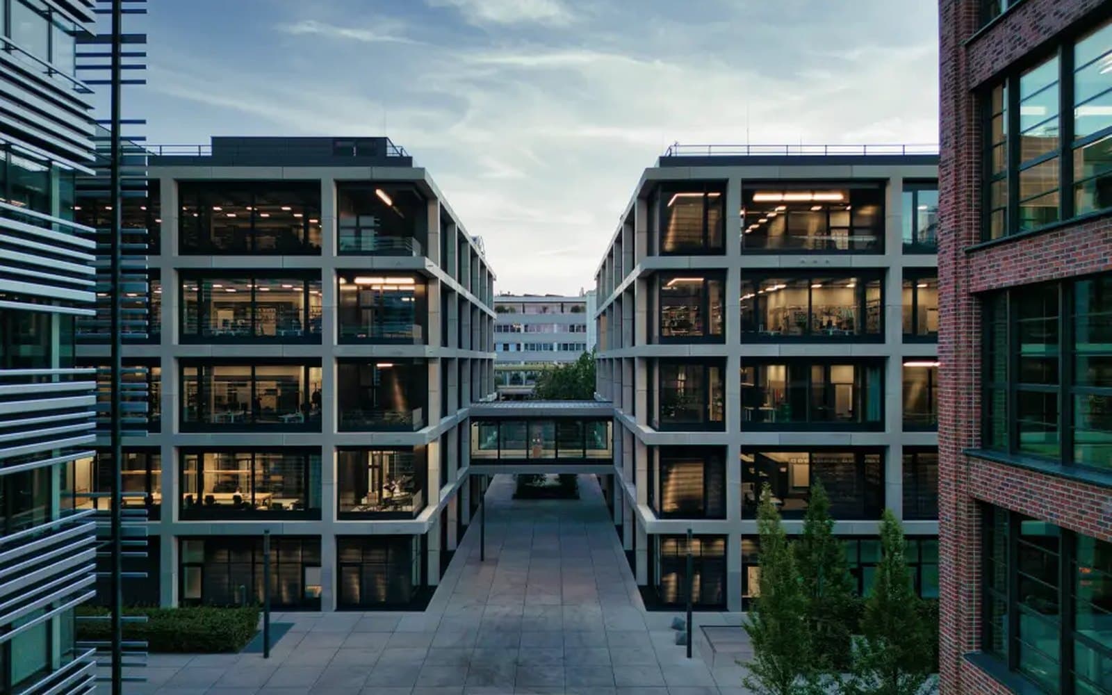 The courtyard between the two wings of the House of Communication